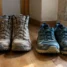 Bota de trilha e tênis de trail lado a lado: bota ou tênis para o Caminho de Santiago