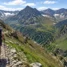 Peregrino cruzando o passo de Somport nos Pirineus, início do Caminho Aragonês