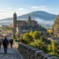 Le Puy-en-Velay com catedral e capela sobre a rocha, início do Caminho de Le Puy