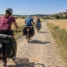 Ciclistas fazendo o Caminho de Santiago de bicicleta na Meseta
