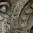 Portal românico com conchas e estátua de São Tiago peregrino, parte da história do Caminho de Santiago