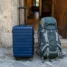 Mala de rodinhas e mochila lado a lado: mala ou mochila no Caminho de Santiago