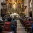 Peregrinos assistindo à Missa do Peregrino em Santiago
