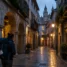 Rua com arcadas e pousadas na cidade velha: onde ficar em Santiago de Compostela