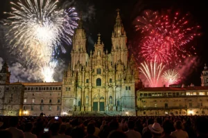 Fogos sobre a Catedral nas festas de Santiago de Compostela em julho de 2027