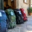 Mochilas etiquetadas aguardando o transporte de mochila no Caminho de Santiago